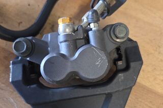 Etrier spate cu suport Yamaha R1 2002-2003