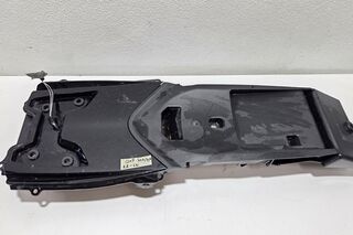Undertail plastic baterie Suzuki GSXR600 750 k8 L0
