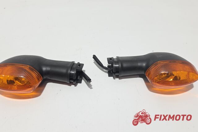 Set 2 semnalizari originale Yamaha R1 2009-2011