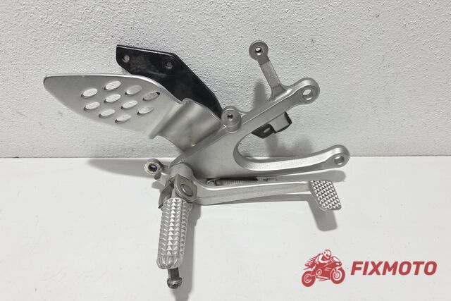 Scarita dreapta completa Yamaha R1 2004 2006