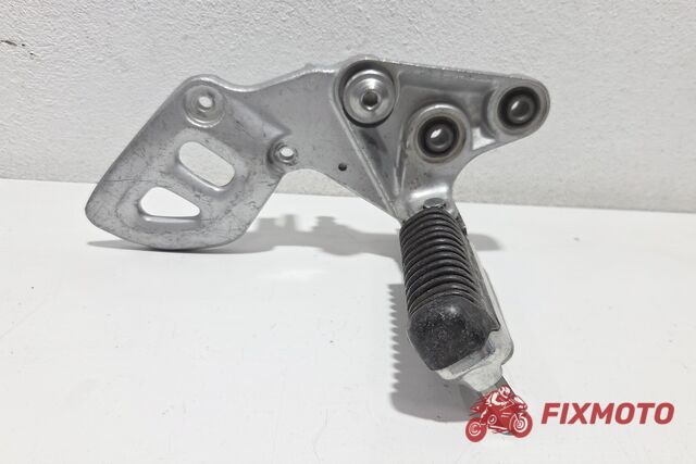 Scarita dreapta cu suport Suzuki Hayabusa GSX-R 1300 1999-2007