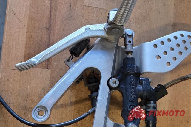 Scarita partea dreapta Yamaha R1 2002-2003