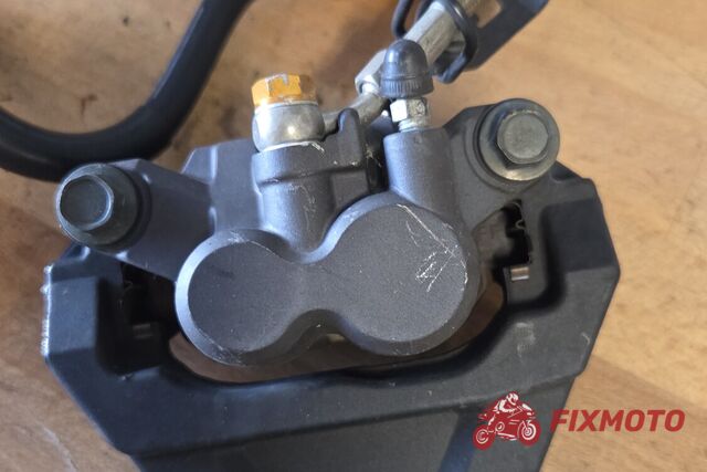 Etrier spate cu suport Yamaha R1 2002-2003