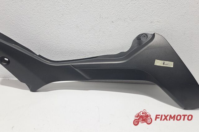 Plastic sub rezervor dreaptaTriumph Tiger 1050 2007-2013