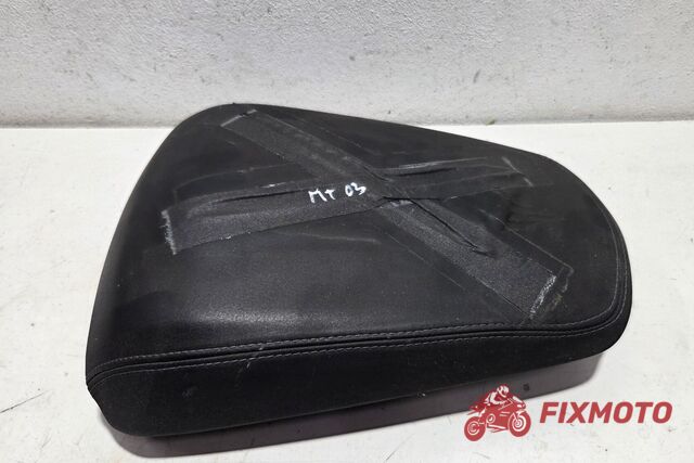 Sa pasager Yamaha Mt-03