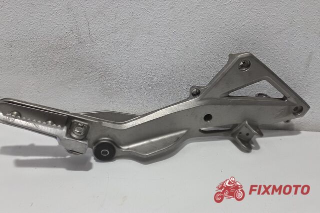Suport scarita dreapta cu scarita pasager  Honda Hornet 600 2007-2011