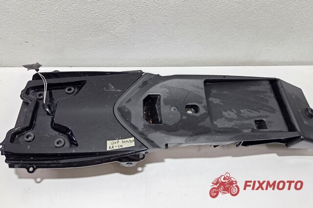 Undertail plastic baterie Suzuki GSXR600 750 k8 L0