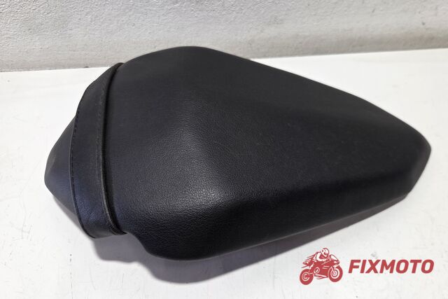 Sa scaun sezut pasager Kawasaki Z500 2024+